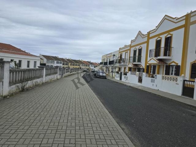 Casa alugar em Bairro 1º de Maio, Sines