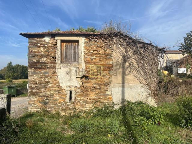 Casa venda em Devesa, Bitarães