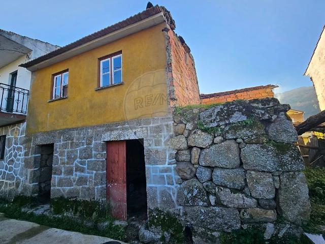 Casa venda em Ferreirós, Paus