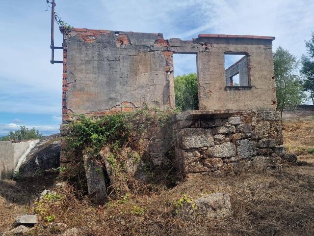 Casa venda em Santa Comba Dão e Couto de Mosteiro, Santa Comba Dão