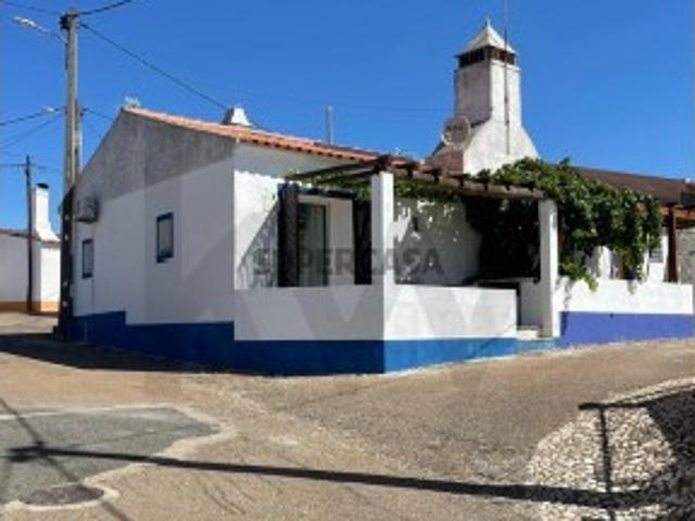Casa venda em Ferreira, Capelins (Santo António)