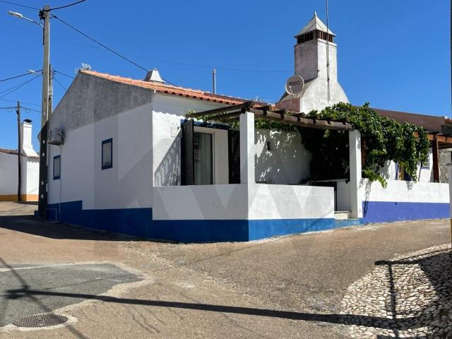 Casa venda em Ferreira, Capelins (Santo António)