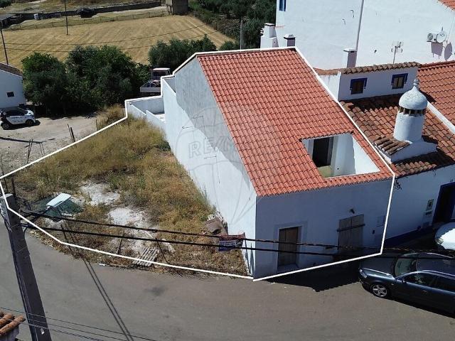 Casa venda em Alandroal (Nossa Senhora da Conceição), São Brás dos Matos (Mina do Bugalho) e Juromenha (Nossa Senhora do Loreto), Évora