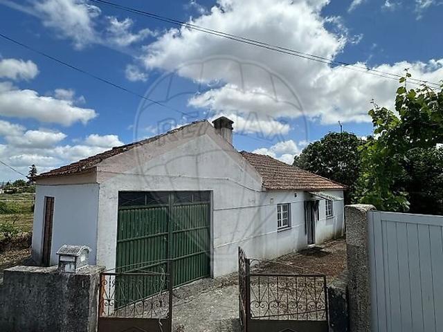 Casa venda em Caria, Moimenta da Beira