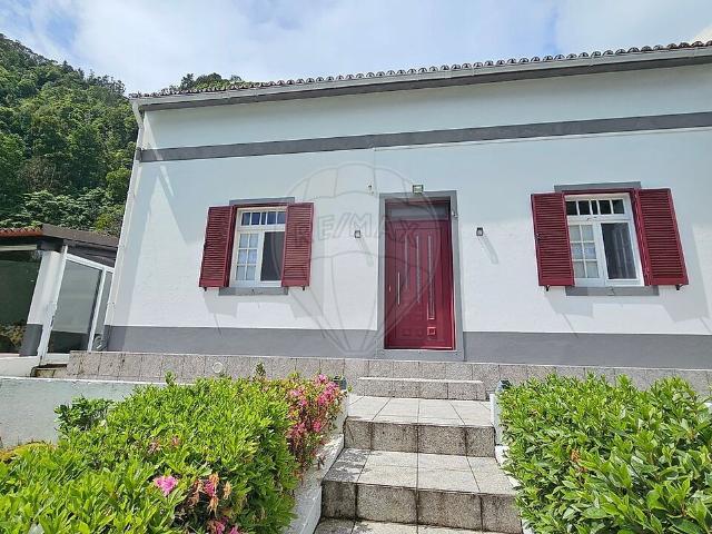 Casa venda em Outeiro, Povoação