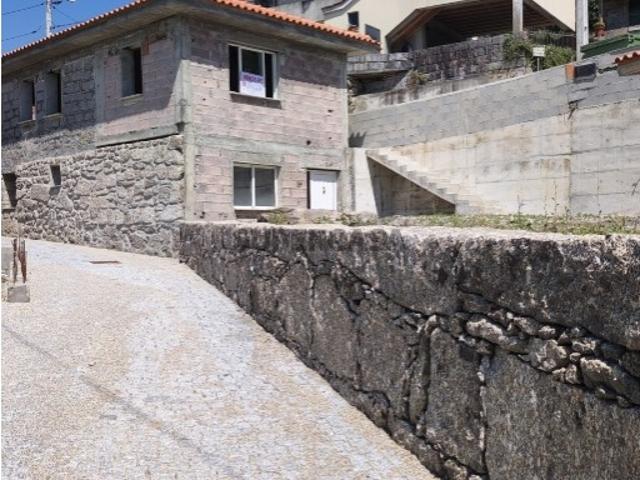 Casa venda em Póvoa De Lanhoso, Trás da Devesa