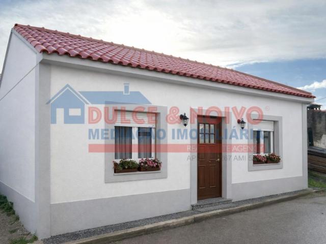 Casa venda em Cadaval, Vermelha