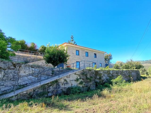 Casa venda em Oliveira Do Douro, Viseu