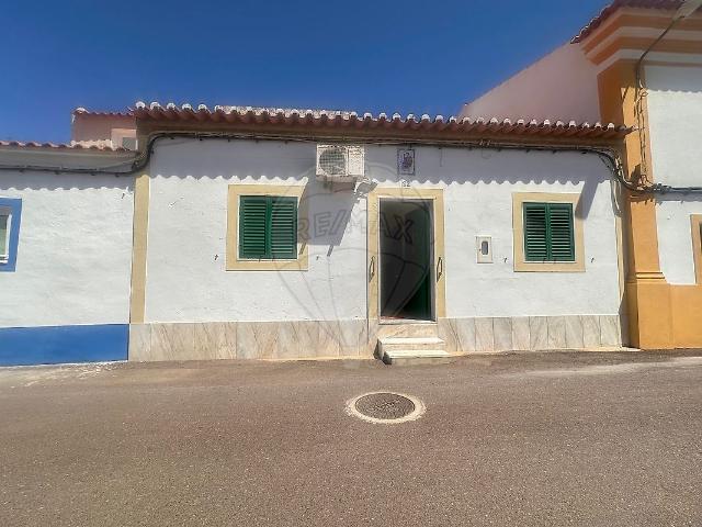 Casa venda em Alandroal (Nossa Senhora da Conceição), São Brás dos Matos (Mina do Bugalho) e Juromenha (Nossa Senhora do Loreto), Évora