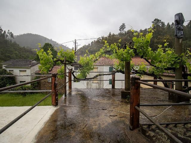 Casa venda em Cadafaz e Colmeal, Góis