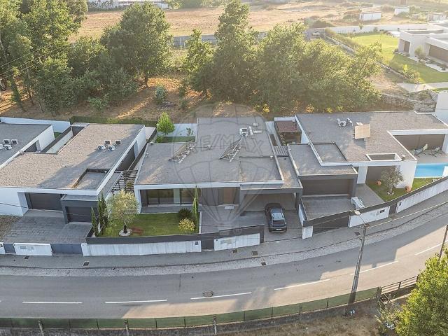 Casa venda em Campos e Louredo, Póvoa de Lanhoso