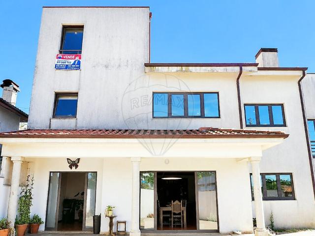 Casa venda em Zona Industrial de Paços de Ferreira - Pólo 4, Carvalhosa