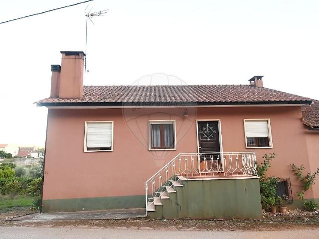 Casa venda em Ribeira Velha, Maçãs de Dona Maria