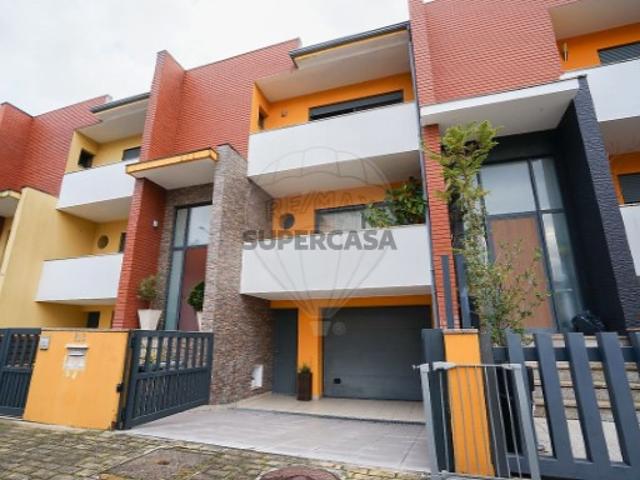 Casa venda em Póvoa De Lanhoso, Portela