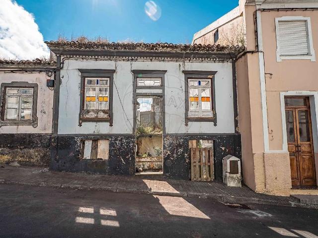 Casa venda em Ribeirinha, Angra do Heroísmo