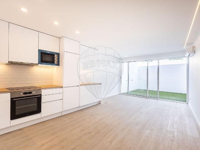 Casa venda em Santo António da Charneca, Setúbal