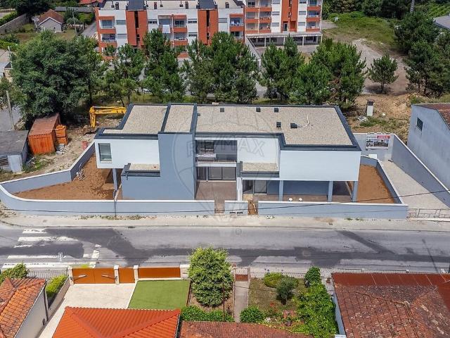 Casa venda em Vila Cova da Lixa e Borba de Godim, Felgueiras