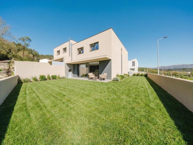 Casa venda em Póvoa De Lanhoso, Braga