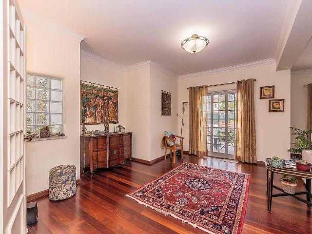 Vivenda venda em Capuchos, Almada