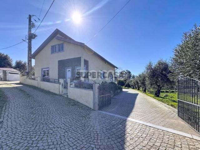 Casa venda em Mourilhe, Viseu
