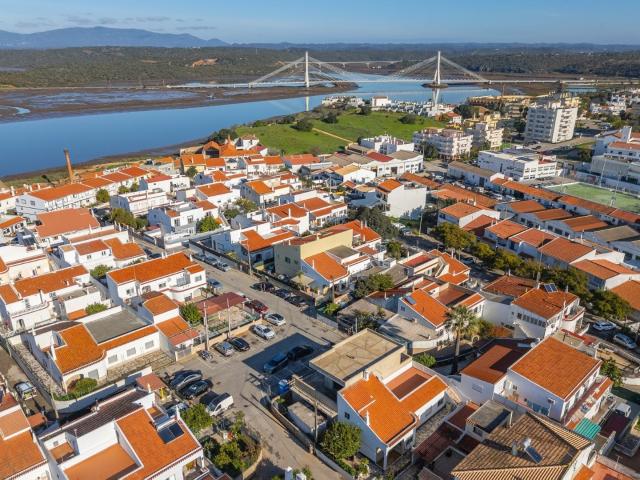 Vivenda venda em Mexilhoeira da Carregação, Estômbar e Parchal