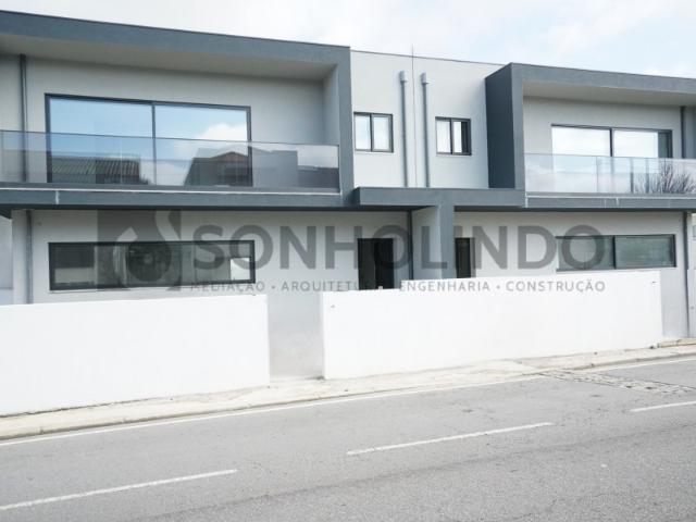 Casa venda em Maia, Gueifães