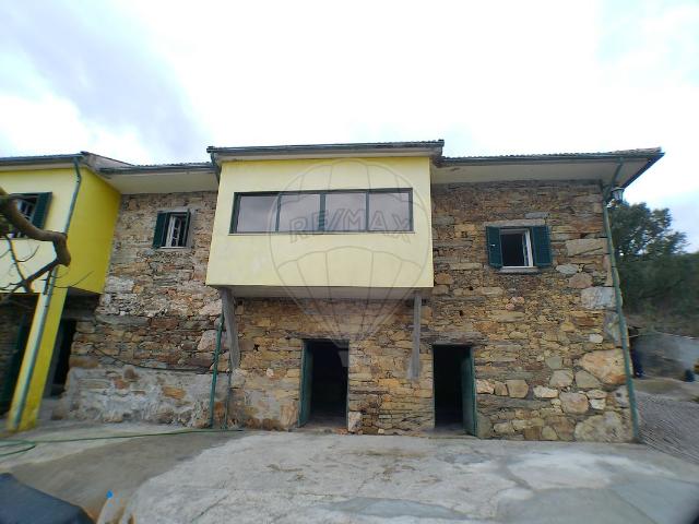 Moradia venda em Castelo De Paiva