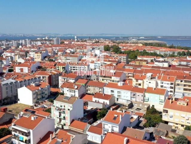 Casa venda em Baixa da Banheira e Vale da Amoreira, Moita