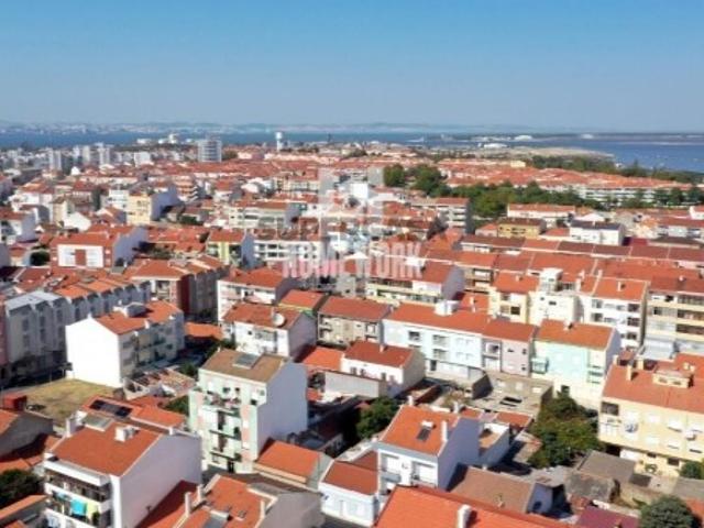 Casa venda em Baixa da Banheira e Vale da Amoreira, Moita