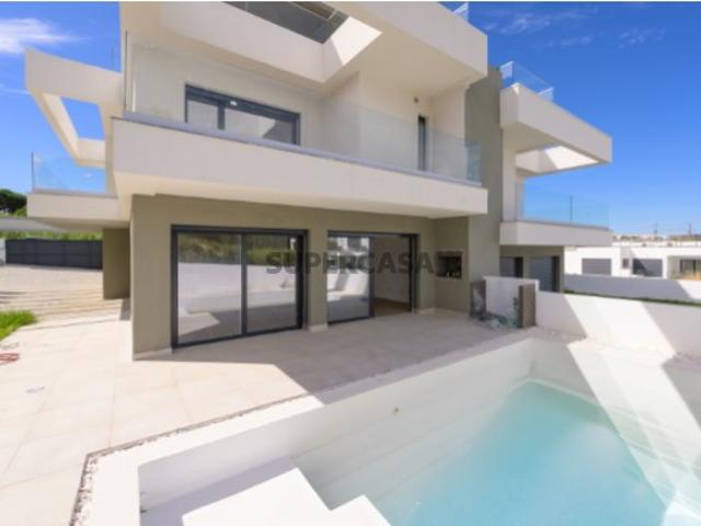 Casa venda em Vale Mourelos, Almada