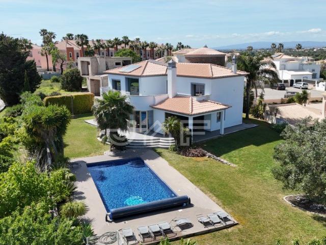 Vivenda venda em Albufeira e Olhos de Água, Albufeira