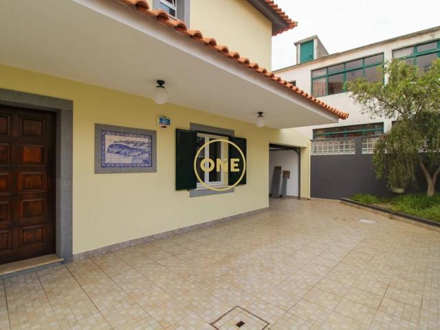 Casa venda em Parque Empresarial da Cancela, Santa Cruz