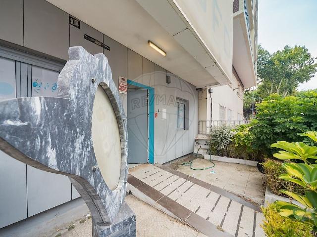 Casa venda em Mina de Água, Amadora