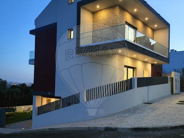 Casa venda em Bairro da Milharada, Odivelas