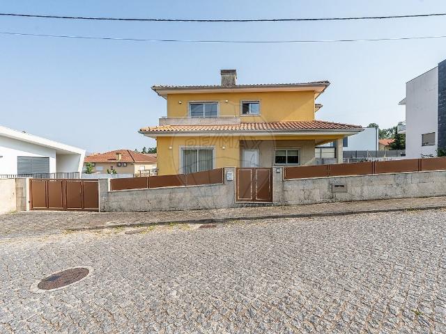 Casa venda em Póvoa De Lanhoso, Braga