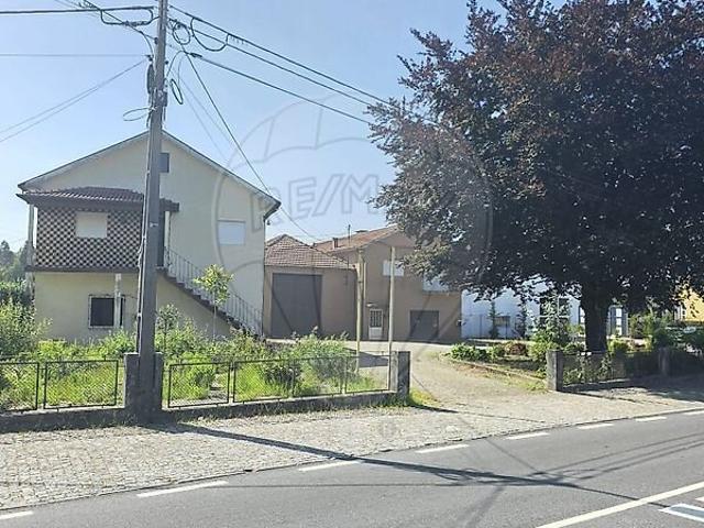 Casa venda em Zona Industrial de Seroa-Lordelo, Seroa