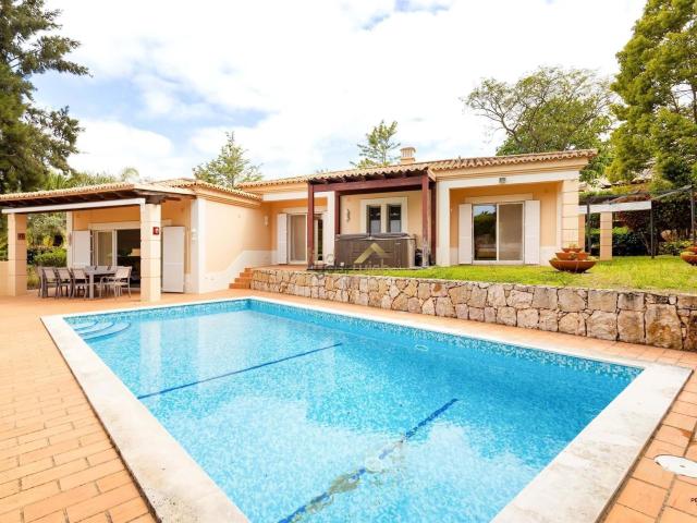 Vivenda venda em Estômbar, Faro