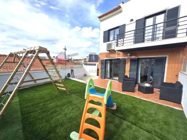 Casa venda em Pinheiro de Loures, Santiago Dos Velhos