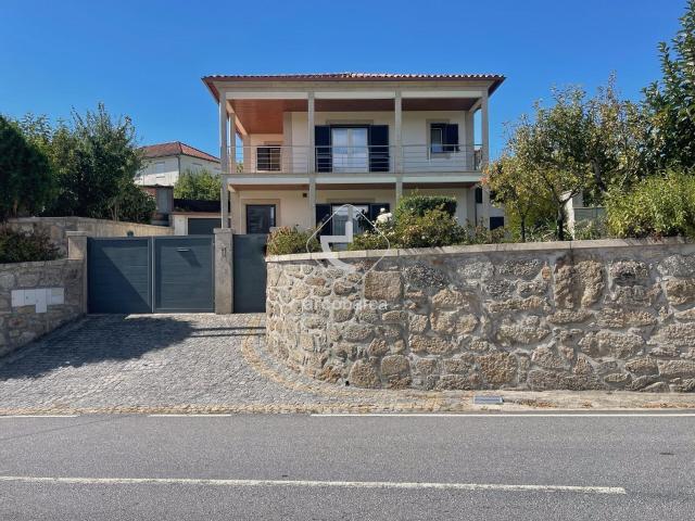 Casa venda em Santo Tirso, Couto (Santa Cristina e São Miguel) e Burgães, Santo Tirso