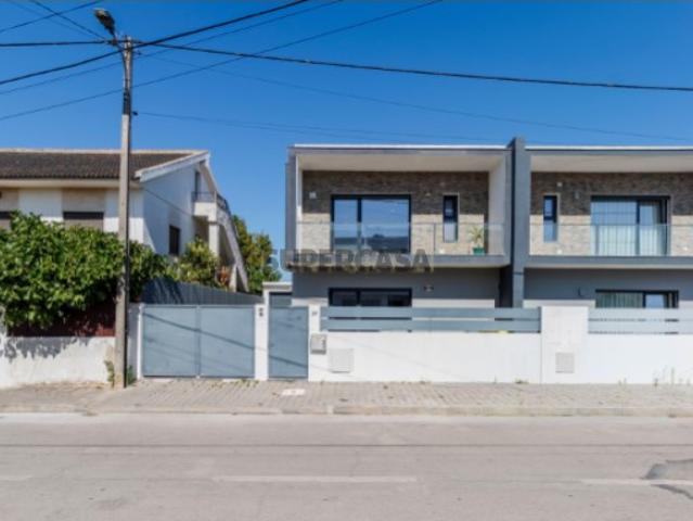 Casa venda em Redondos, Seixal