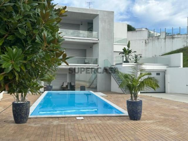 Casa venda em Pederneira, Leiria