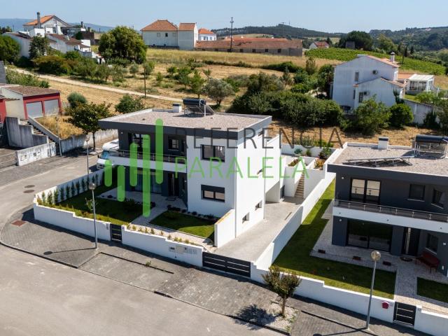 Casa venda em Cadaval, Vermelha