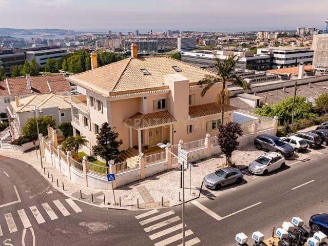 Casa venda em Alfragide, Amadora