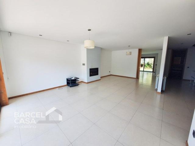 Casa alugar em Adães, Arcozelo