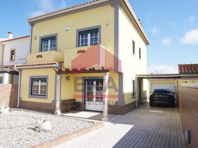 Casa venda em Olho Marinho, Óbidos