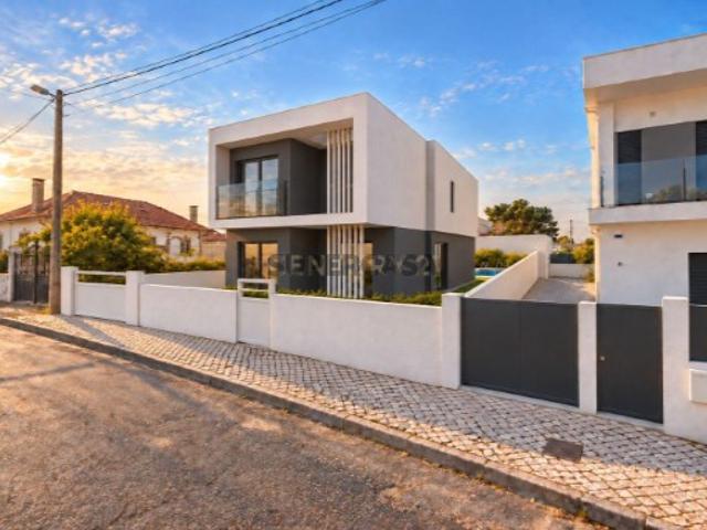 Casa venda em Fernão Ferro, Seixal