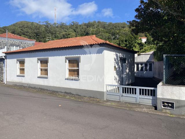 Casa venda em Urzelina (São Mateus), Velas