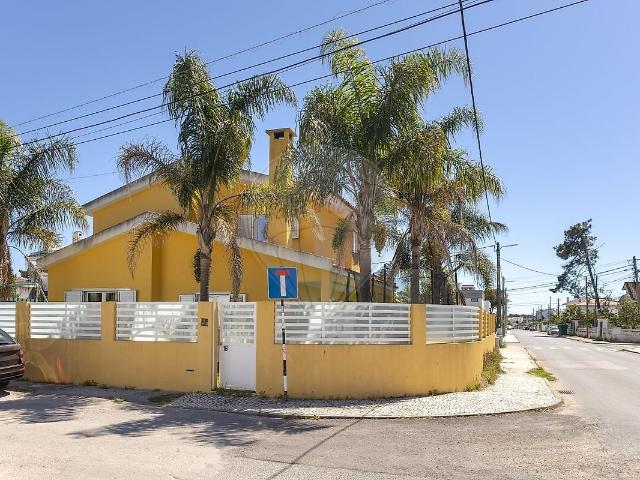 Casa alugar em Aroeira, Almada