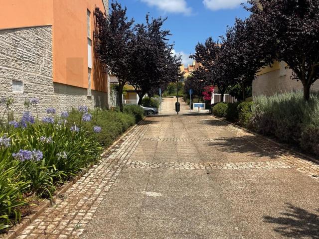 Moradia alugar em Oeiras, Leião