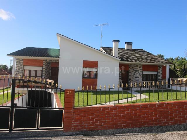 Vivenda venda em Bregieira, Leiria